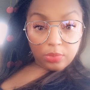 Meet your Posher, Kenisha